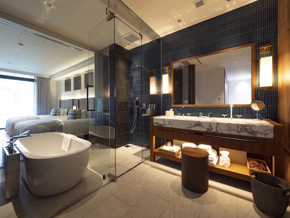 【プライベートプール】 マスターズメゾネット・スイートルーム / 3ベッドルーム バスルーム0 | UMITO OKINAWA ONNASON