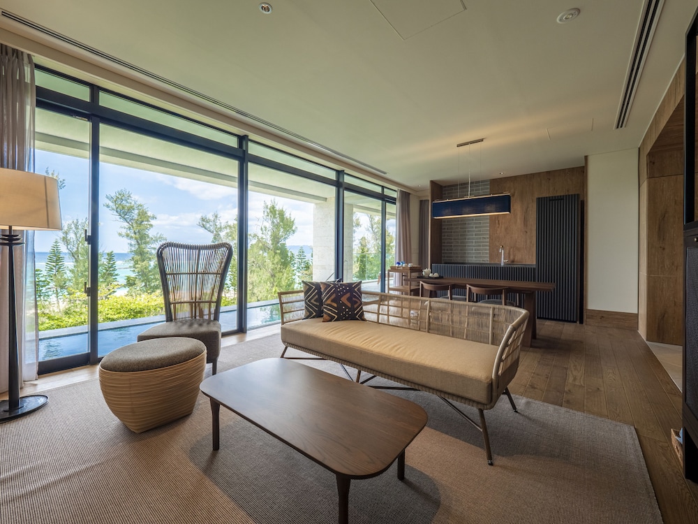 [プライベートプール] エグゼクティブ・スイートルーム２階 / ツインベッド 客室0 | UMITO OKINAWA ONNASON