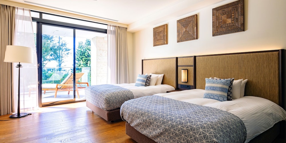 【プライベートプール】 マスターズメゾネット・スイートルーム / 3ベッドルーム 客室11 | UMITO OKINAWA ONNASON