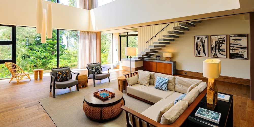 【プライベートプール】 マスターズメゾネット・スイートルーム / 3ベッドルーム 客室13 | UMITO OKINAWA ONNASON