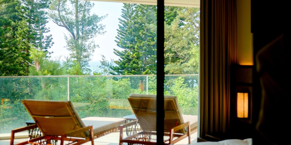 【プライベートプール】 マスターズメゾネット・スイートルーム / 3ベッドルーム テラス / パティオ0 | UMITO OKINAWA ONNASON