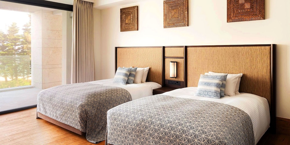 [プライベートプール] エグゼクティブ・スイートルーム ３階/ 2ベッドルーム 客室1 | UMITO OKINAWA ONNASON