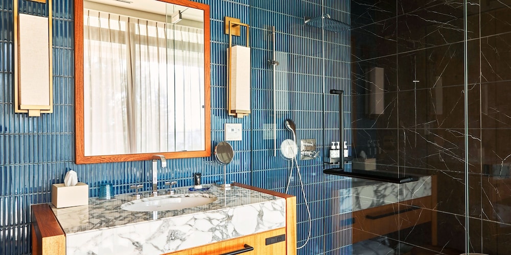 [プライベートプール] エグゼクティブ・スイートルーム ３階/ 2ベッドルーム バスルーム2 | UMITO OKINAWA ONNASON