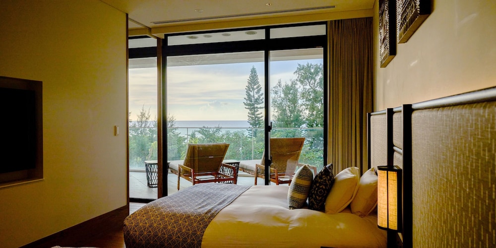 [プライベートプール] エグゼクティブ・スイートルーム２階 / ツインベッド 客室5 | UMITO OKINAWA ONNASON