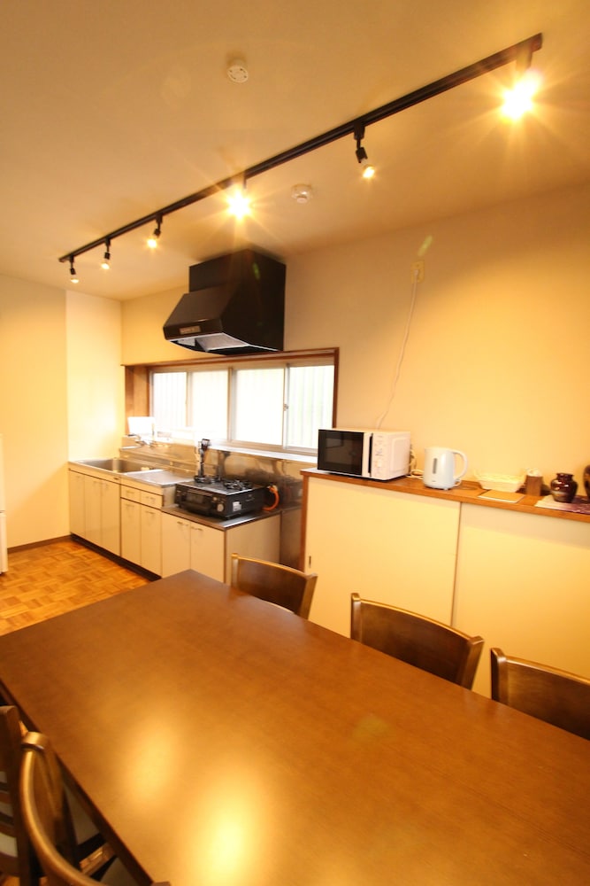 アパートメント 客室内のダイニングエリア1 | グラン 小立