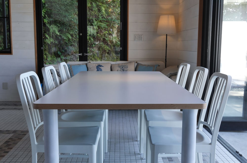 オーシャンフロント ルーム リビングルーム2 | レンタルコテージ Y51 by the sea