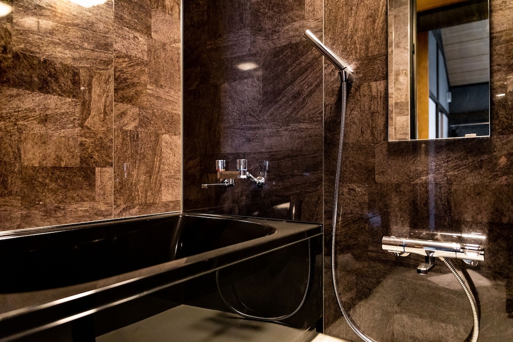 THE MACHIYA ルーム (和室) バスルーム1 | ザ町家エビスヤ