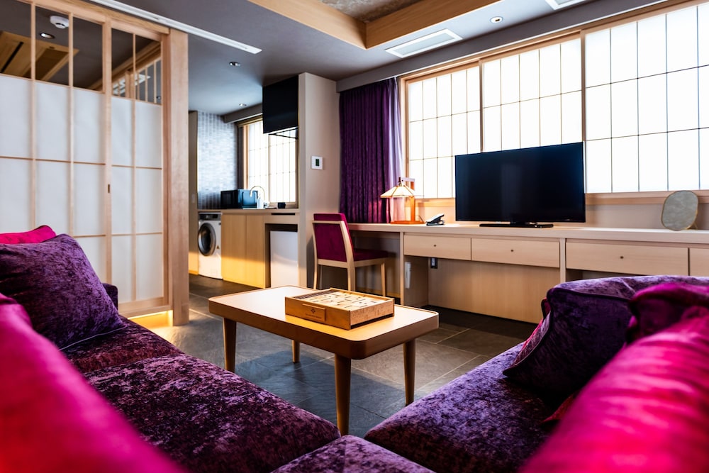 THE EBISUYA デラックス・スイート リビング エリア1 | ザ町家エビスヤ