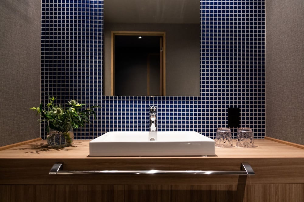 スーペリア・ツイン バスルームのシンク0 | ザ町家エビスヤ