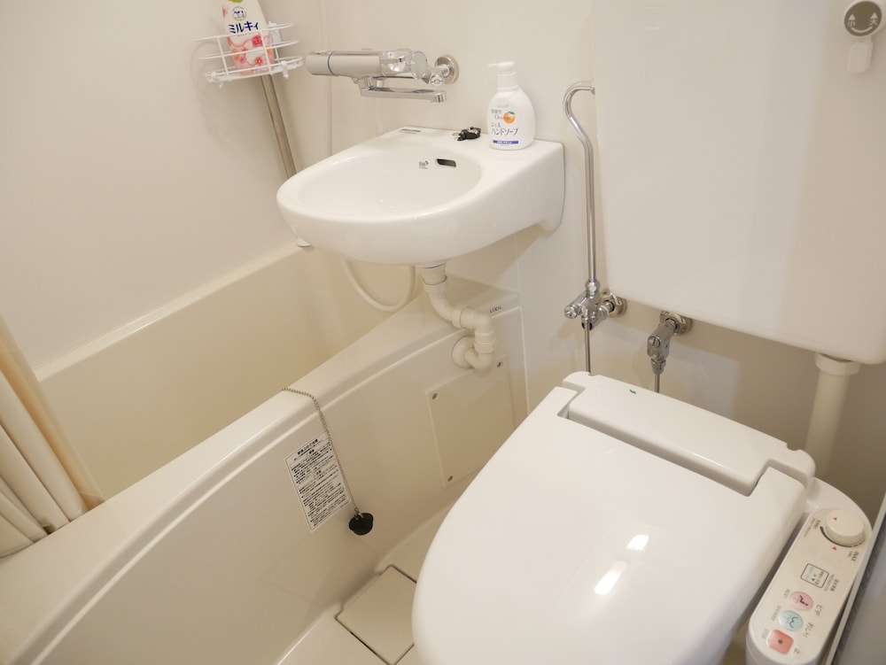 ファミリー ダブルルーム バスルーム0 | 東京新宿亭ホテル Asahi group