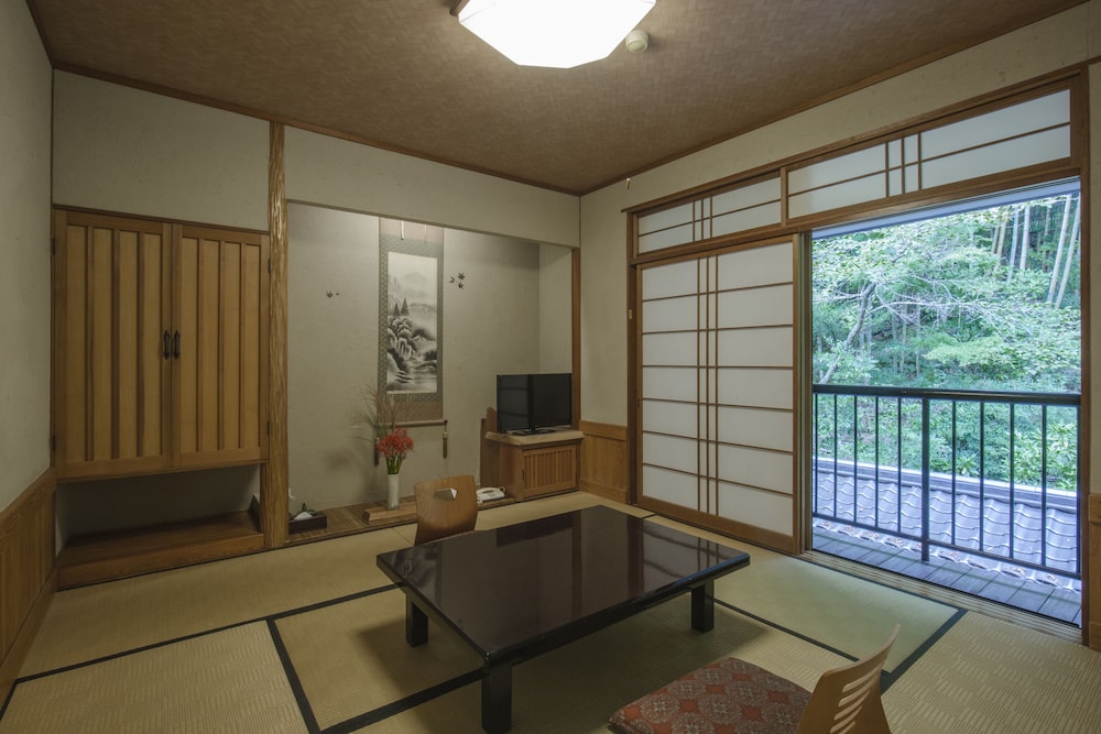 本館2階 山側 和室 広さお任せ 客室1 | 黒川温泉 奥の湯