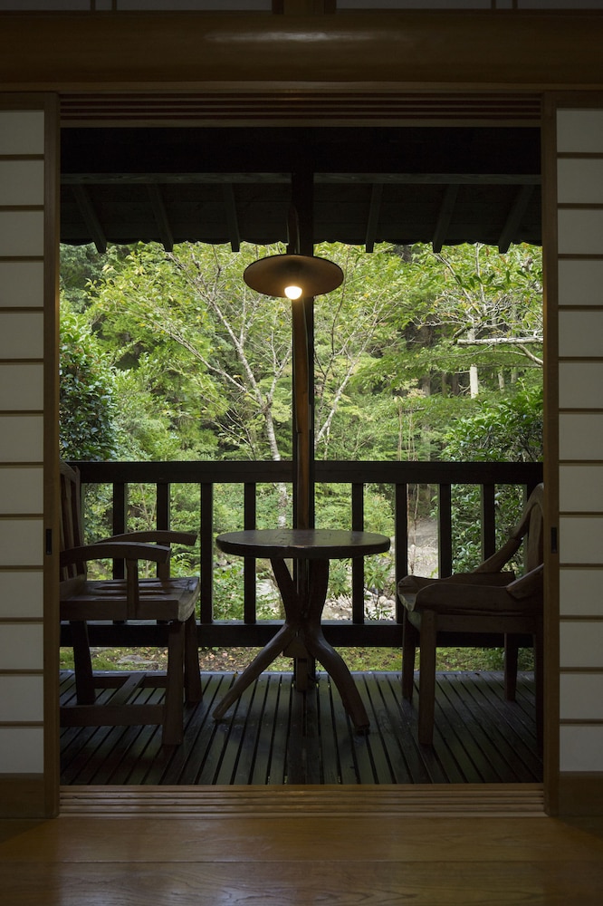 別館 和室10畳 (テラス付き) 部屋からの景観1 | 黒川温泉 奥の湯