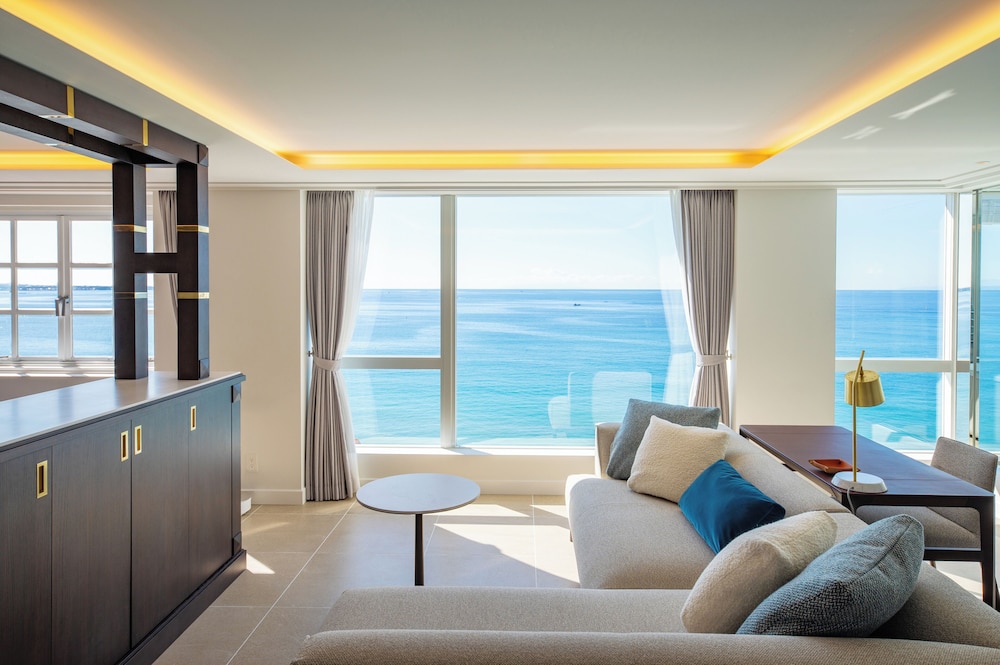 デラックススイート 禁煙 (朝食 + フレンチディナー [17:00~17:30] 付き) 客室5 | 葉山ホテル音羽ノ森