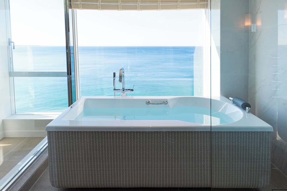 スーペリアスイート 禁煙 (朝食 + フレンチディナー [19:30~20:00] 付き) バスルーム0 | 葉山ホテル音羽ノ森