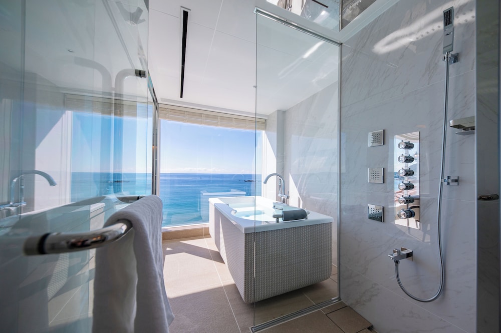 デラックススイート 禁煙 (朝食 + フレンチディナー [17:00~17:30] 付き) バスルーム0 | 葉山ホテル音羽ノ森