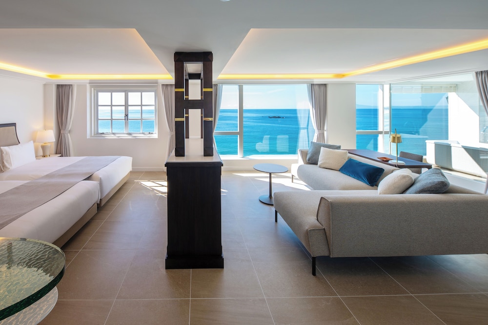 デラックススイート 禁煙 (朝食 + フレンチディナー [17:00~17:30] 付き) 客室1 | 葉山ホテル音羽ノ森