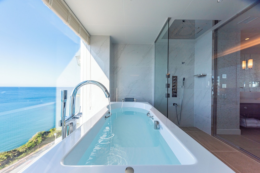 スーペリアスイート 禁煙 (朝食 + フレンチディナー [19:30~20:00] 付き) バスルーム1 | 葉山ホテル音羽ノ森