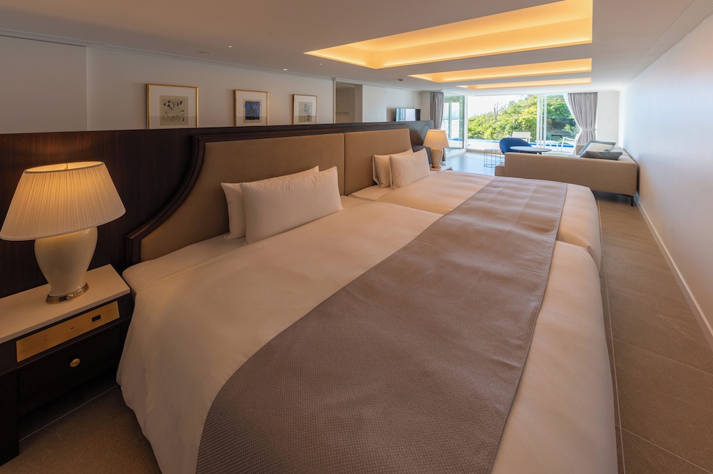 デラックスプールスイート 禁煙 (朝食 + フレンチディナー [17:00~17:30] 付き) 客室1 | 葉山ホテル音羽ノ森