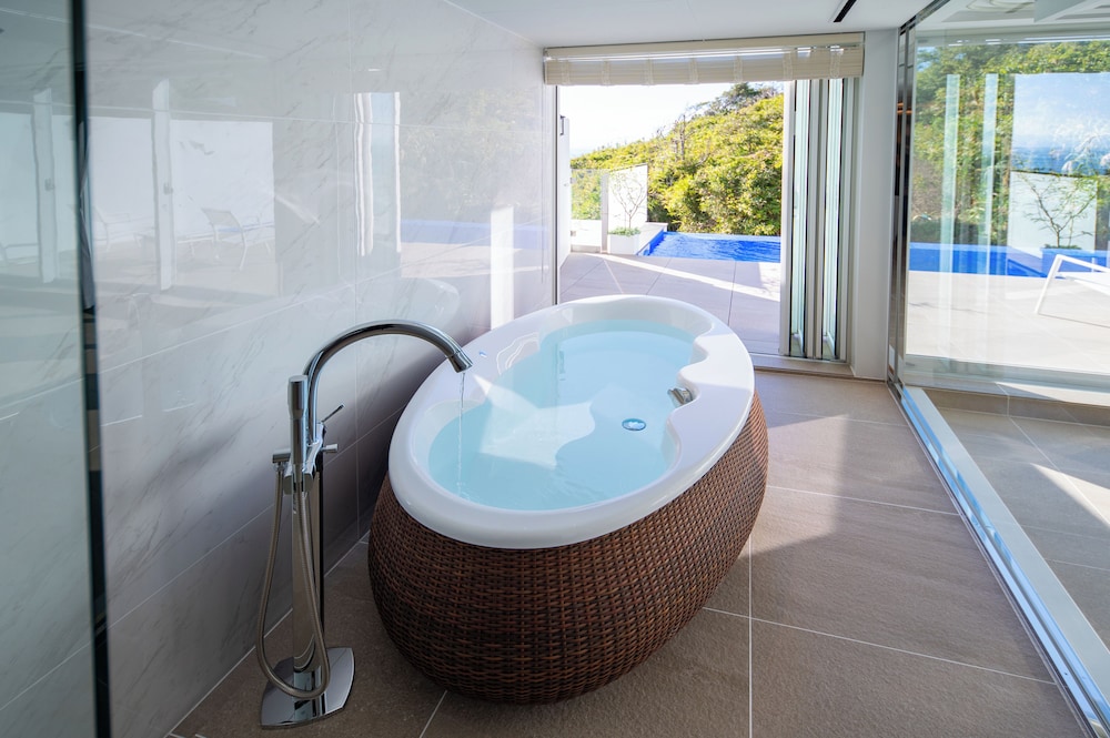 デラックスプールスイート 禁煙 (朝食 + フレンチディナー [17:00~17:30] 付き) バスルーム0 | 葉山ホテル音羽ノ森