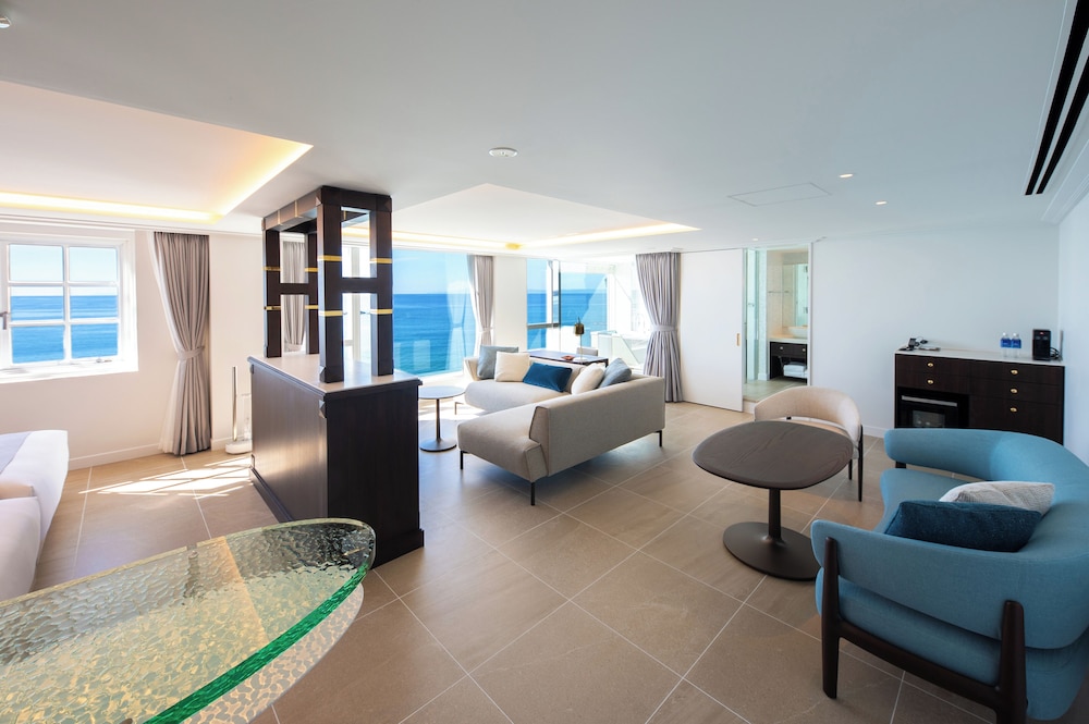 デラックススイート 禁煙 (朝食 + フレンチディナー [17:00~17:30] 付き) 客室2 | 葉山ホテル音羽ノ森