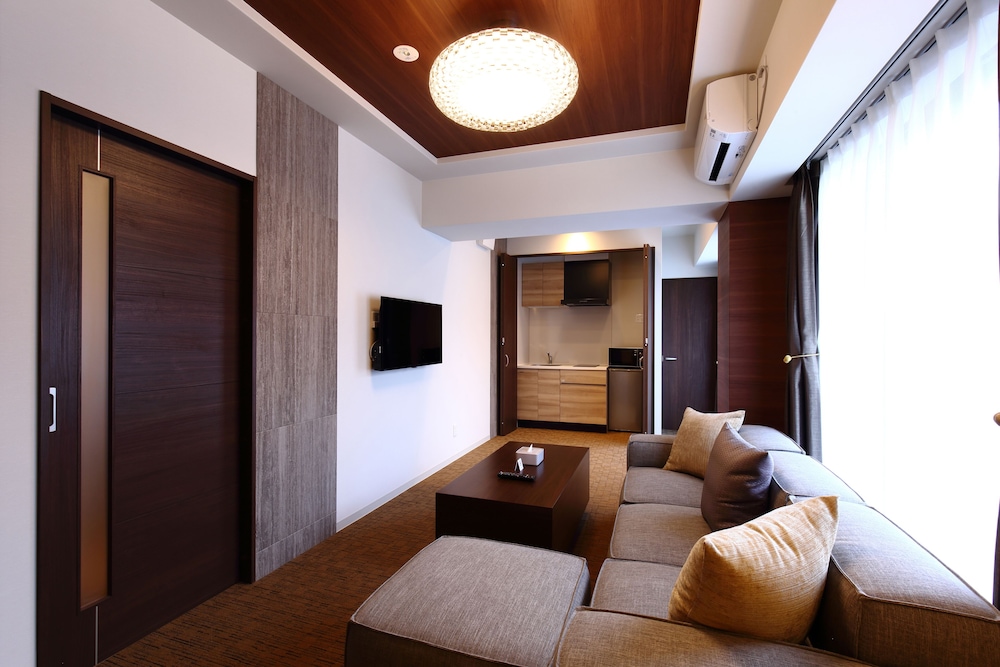 スイートルーム(69sqm) 客室2 | ラクスケアホテル