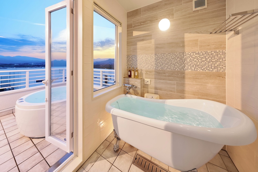 I棟-Maisonette Crystal Suite- テラス / パティオ3 | クリスタルヴィラ白浜