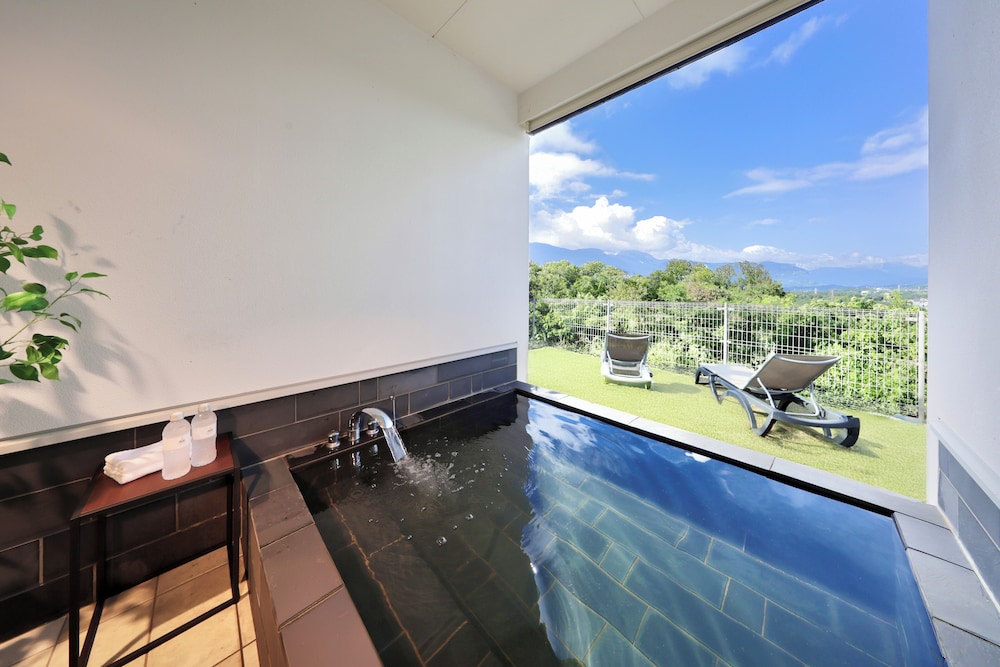 E棟-Premium Crystal Suite Spa- 客室2 | クリスタルヴィラ白浜