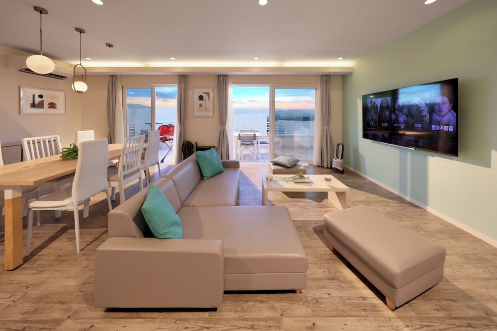 I棟-Maisonette Crystal Suite- リビングルーム0 | クリスタルヴィラ白浜