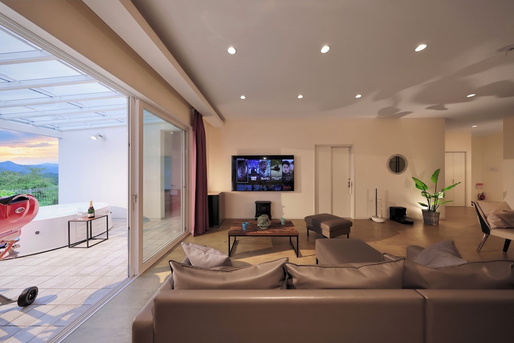 D棟-Royal Crystal Suite Spa with Dogs- 客室0 | クリスタルヴィラ白浜