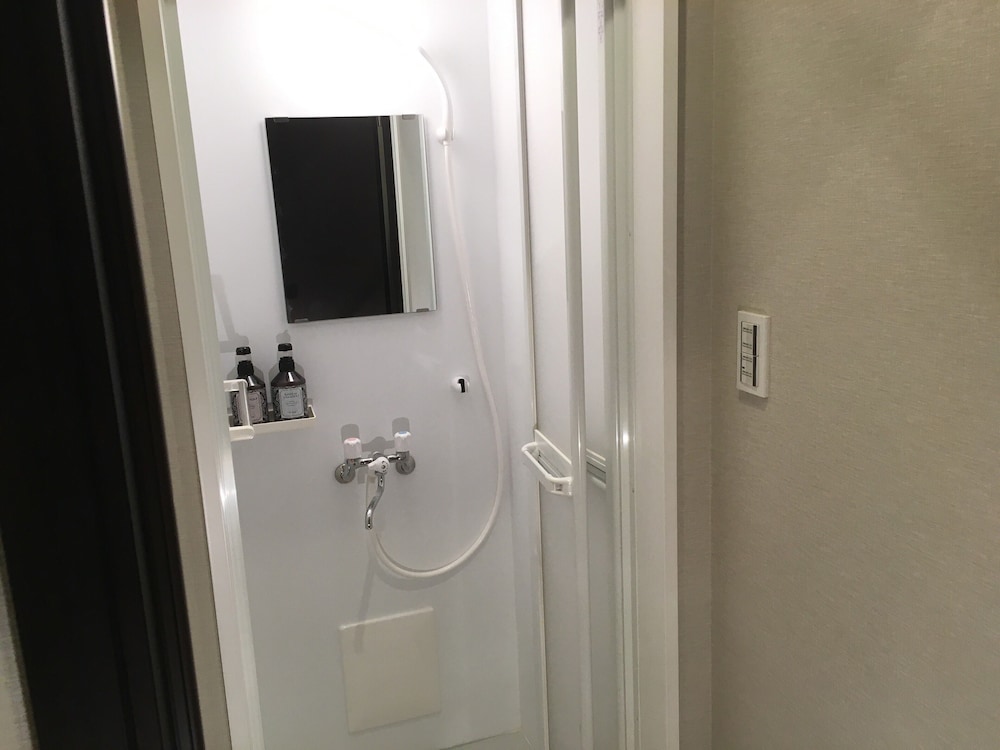 エコノミー ダブルルーム 共用バスルーム 2F バスルーム0 | タイムズイン蒲田