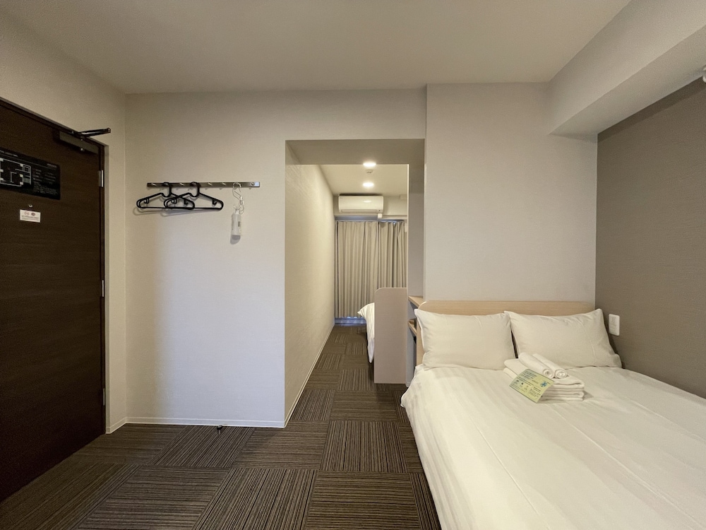 4人部屋 禁煙 (ダブルベッド 2台) | THE LIGHT INN