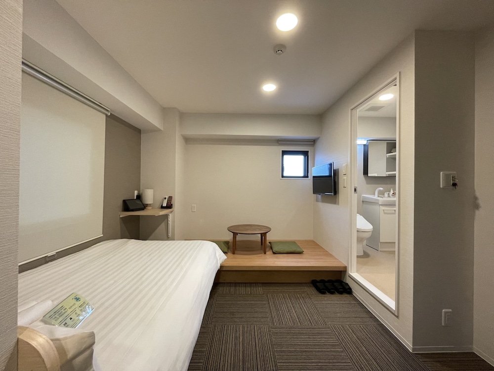 ファミリールーム 禁煙 (シングルベッド 1台, セミダブルベッド 1台, ダブルベッド 1台) | THE LIGHT INN