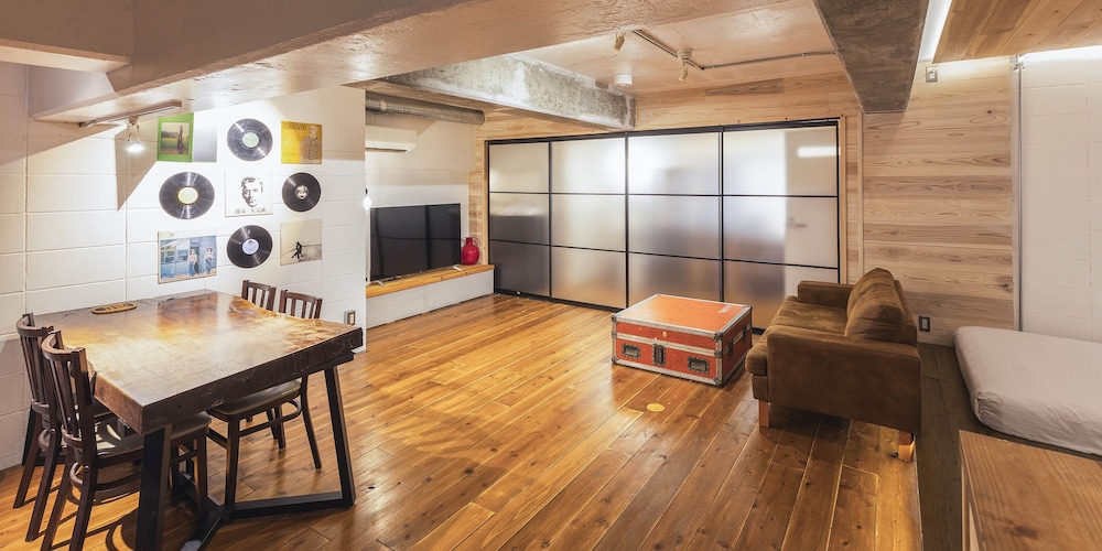 アパートメント (A) リビング エリア4 | スプリングスヴィレッジ箱根 グランピングリゾート