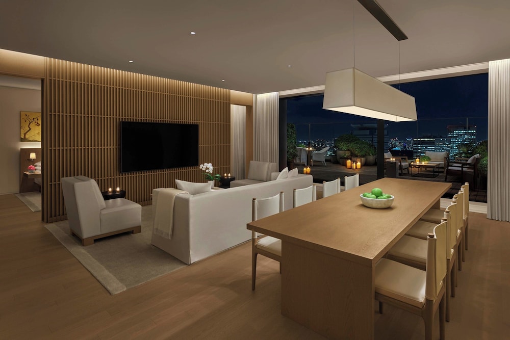 スイート 1 ベッドルーム テラス シティビュー リビングルーム0 | 東京エディション虎ノ門