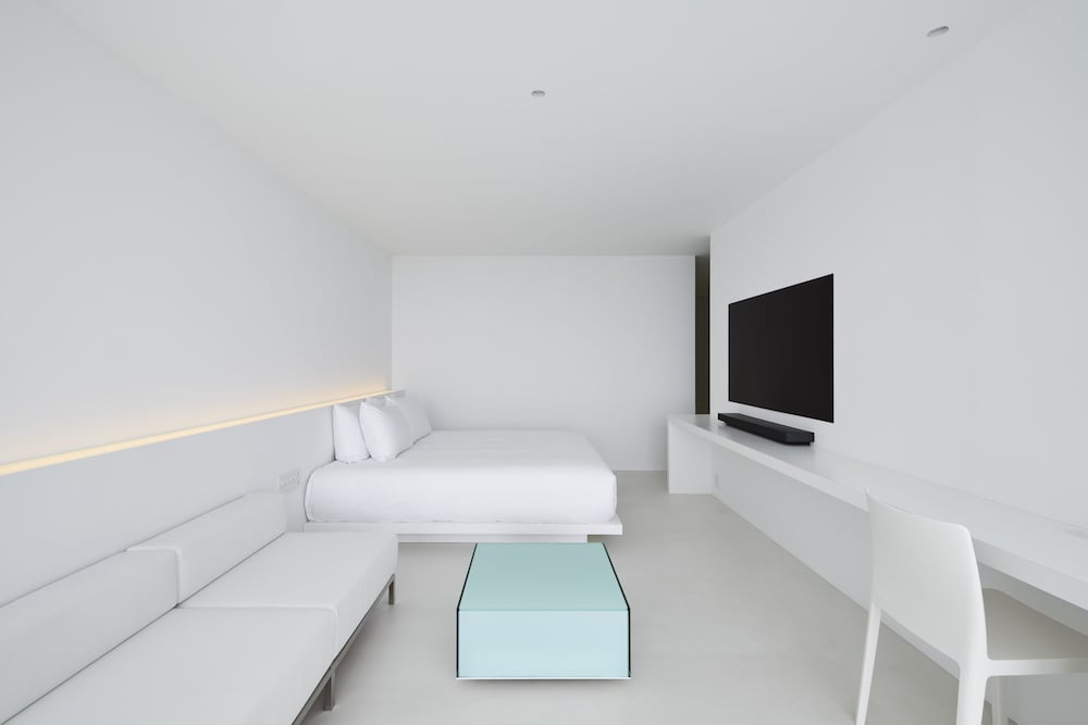 デラックス ルーム キングベッド 1 台 プライベートプール オーシャンビュー 客室1 | ALMIS NAKIJIN