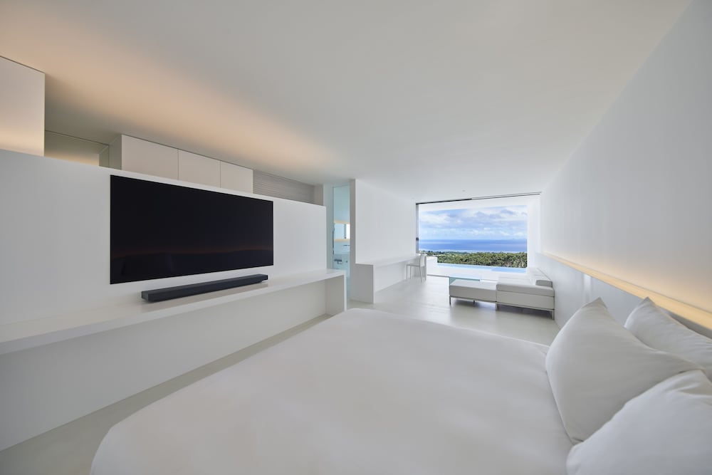 スーペリア ルーム キングベッド 1 台 プライベートプール オーシャンビュー テレビ0 | EMIL NAKIJIN