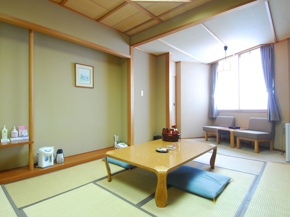 本館和室10畳 禁煙 客室2 | 花びしホテル