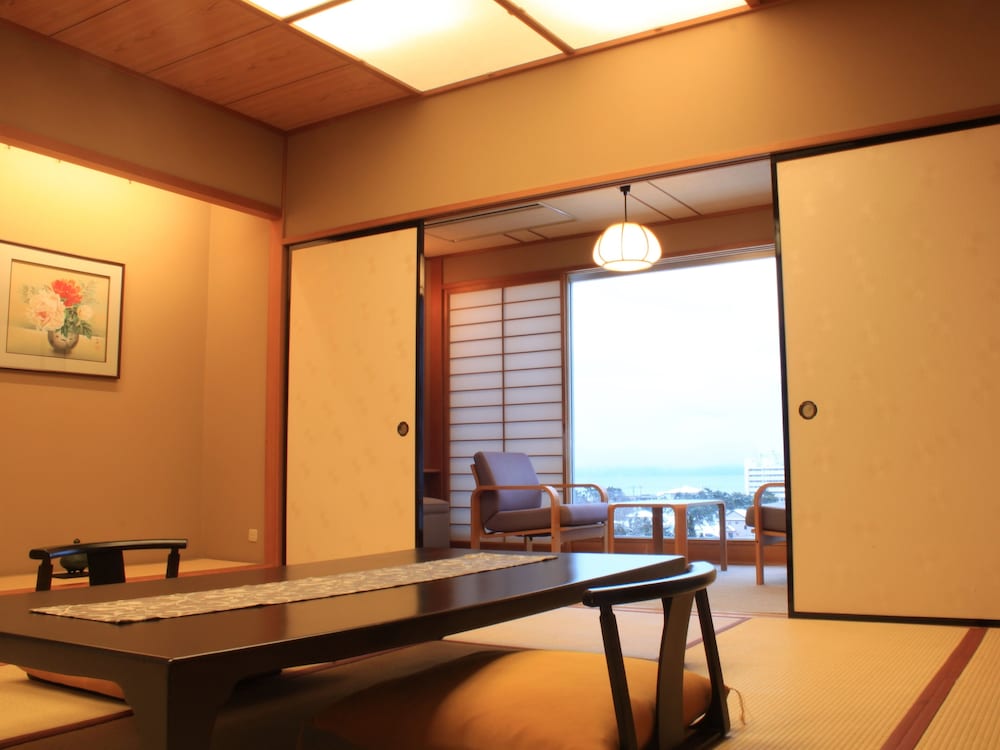 臥牛亭 和室10-12畳 禁煙 客室1 | 花びしホテル