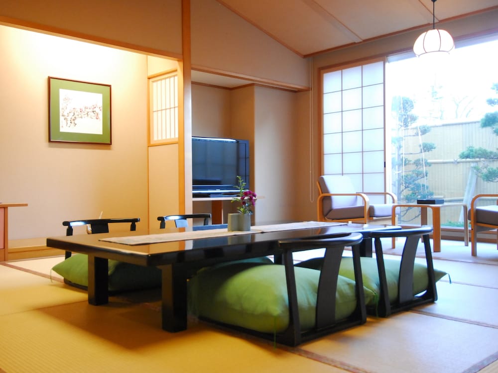 末広亭 禁煙 露天風呂付和室 12.5畳 客室2 | 花びしホテル