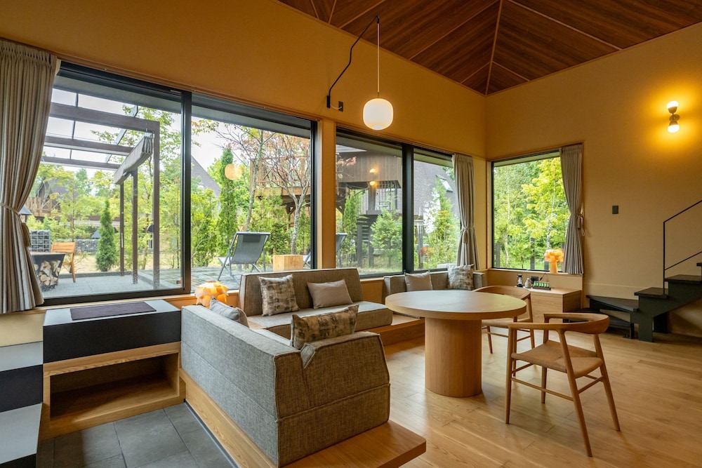 イズバヴィラ（ビュッフェディナー＆朝食） 禁煙 客室1 | 北天の丘 あばしり湖鶴雅リゾート