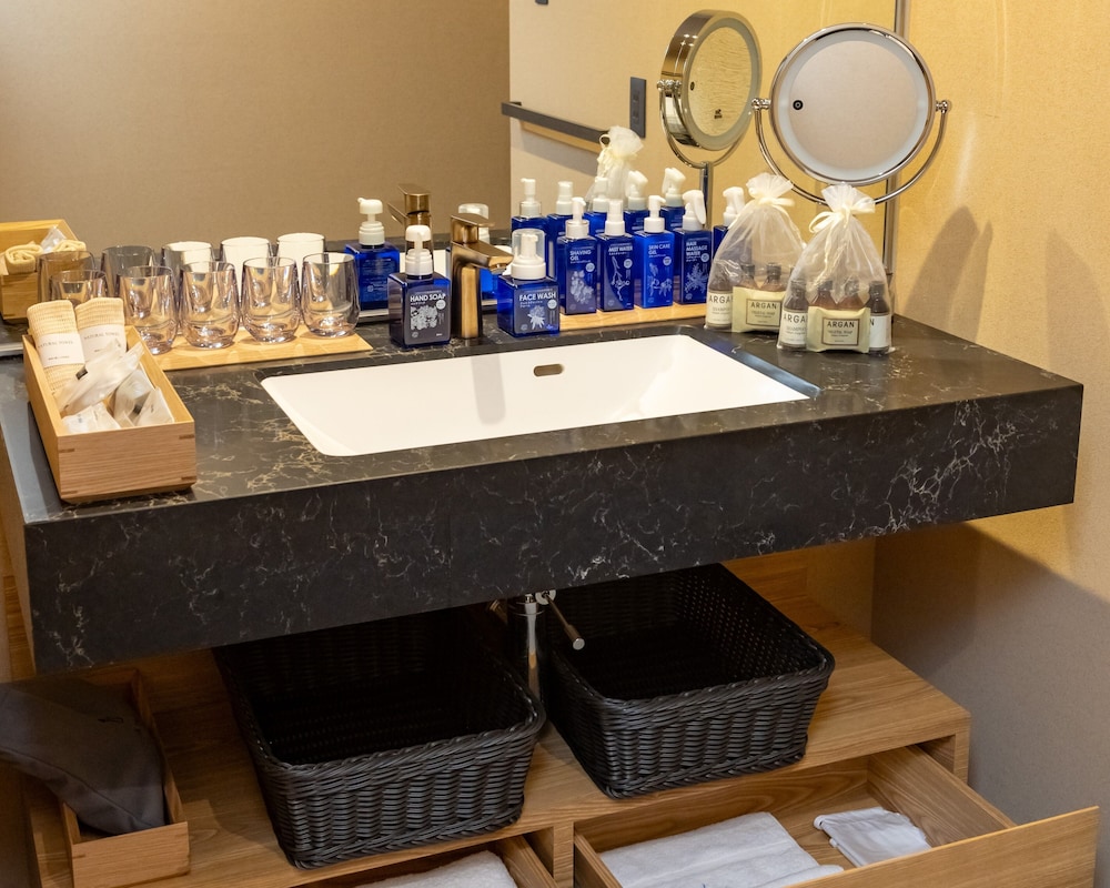 イズバヴィラツリーハウス付（ビュッフェディナー＆朝食） 禁煙 バスルームの設備0 | 北天の丘 あばしり湖鶴雅リゾート