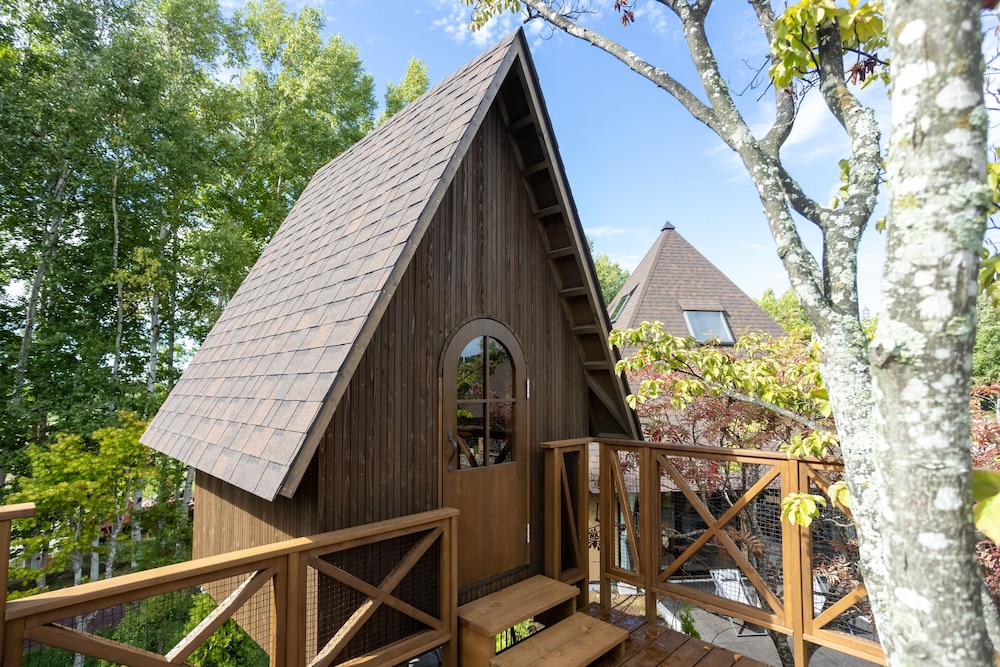 イズバヴィラツリーハウス付（ビュッフェディナー＆朝食） 禁煙 客室3 | 北天の丘 あばしり湖鶴雅リゾート