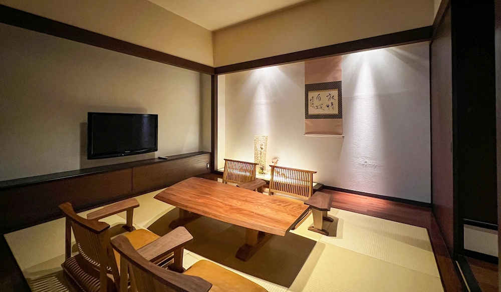 露天風呂付特別室（レストランでの会席料理の夕食込） 客室5 | しこつ湖鶴雅リゾートスパ 水の謌