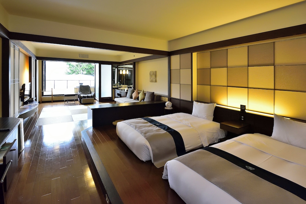 露天風呂付和洋室 （レストランでの会席料理の夕食込） 客室3 | しこつ湖鶴雅リゾートスパ 水の謌