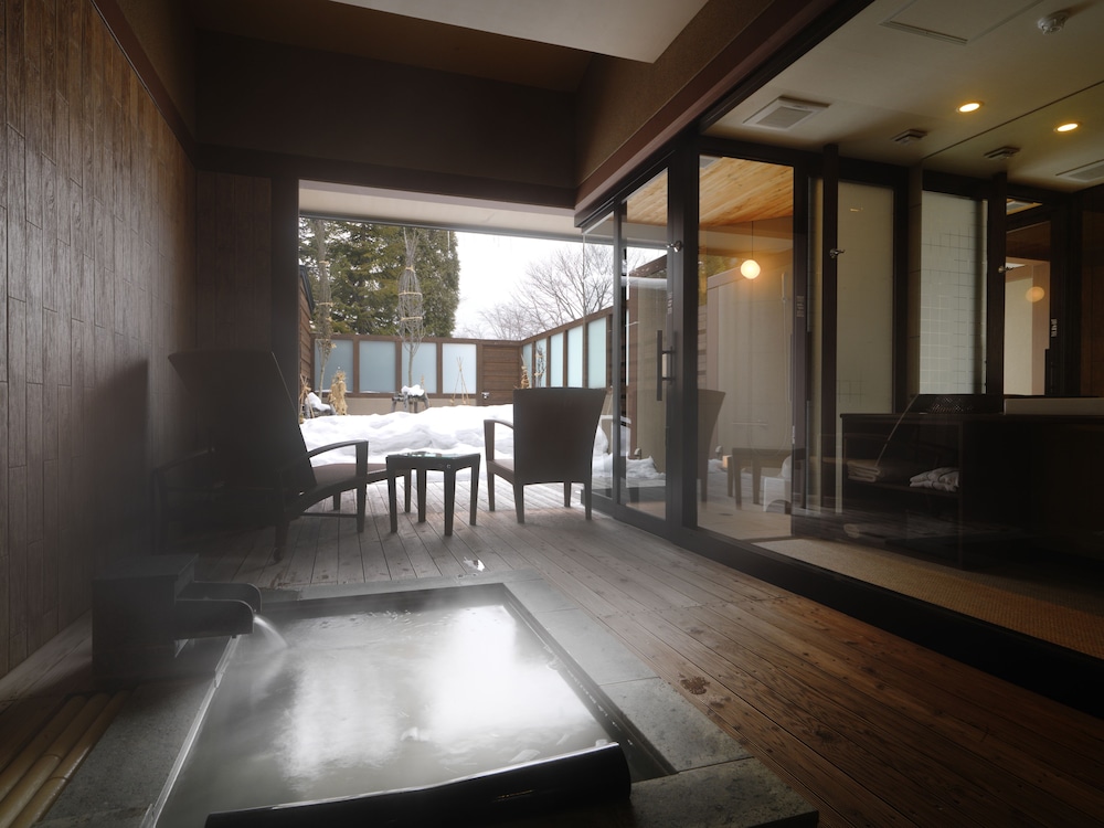 露天風呂付和洋室 （レストランでの会席料理の夕食込） 客室4 | しこつ湖鶴雅リゾートスパ 水の謌