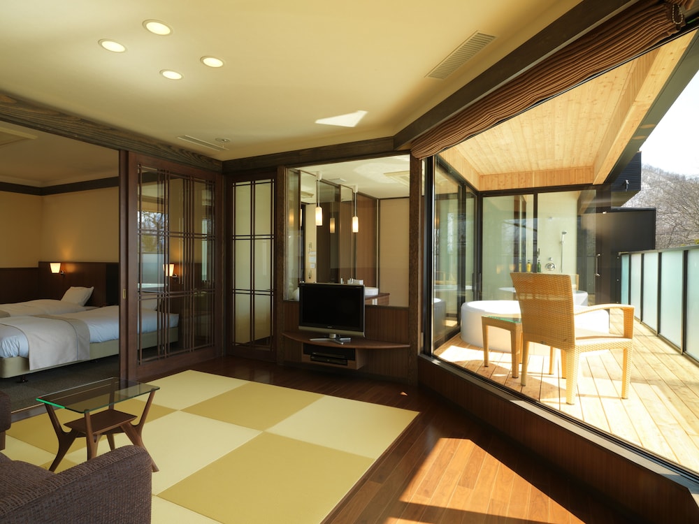 展望バス付デラックス和洋室 客室1 | しこつ湖鶴雅リゾートスパ 水の謌