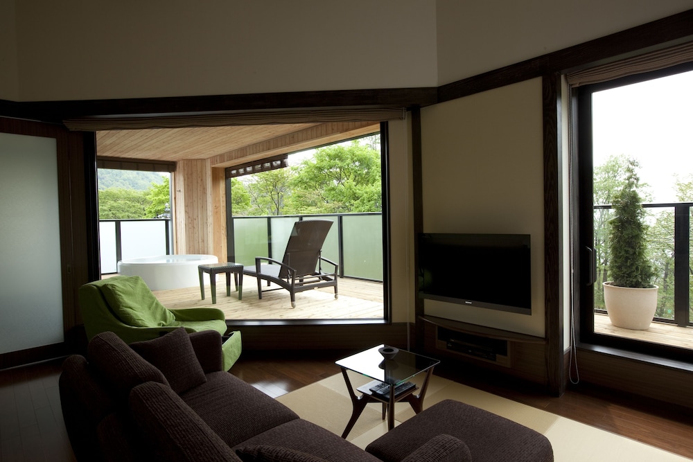 展望バス付デラックス和洋室 部屋からの景観0 | しこつ湖鶴雅リゾートスパ 水の謌