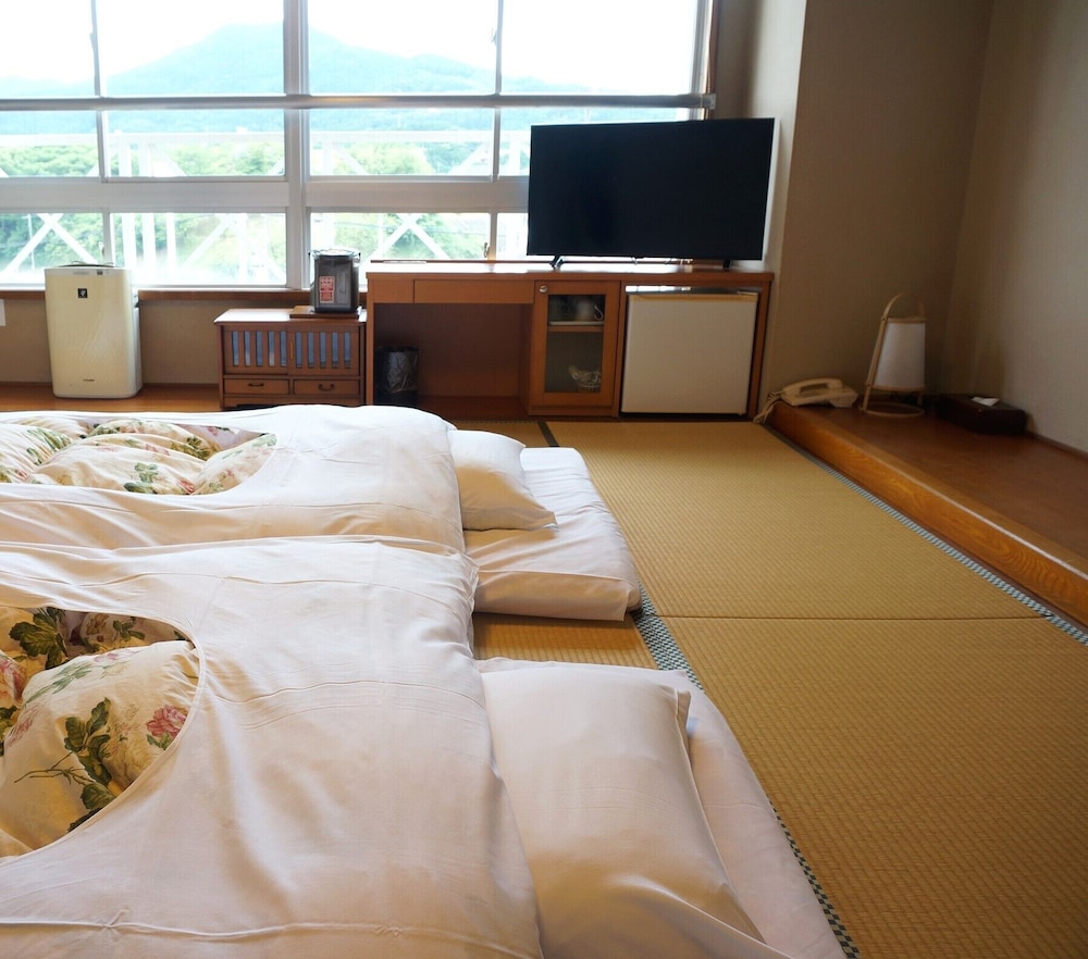 スタンダード ルーム布団 (添い寝のお子様は人数に含めないで下さい) 客室1 | 伊万里グランドホテル
