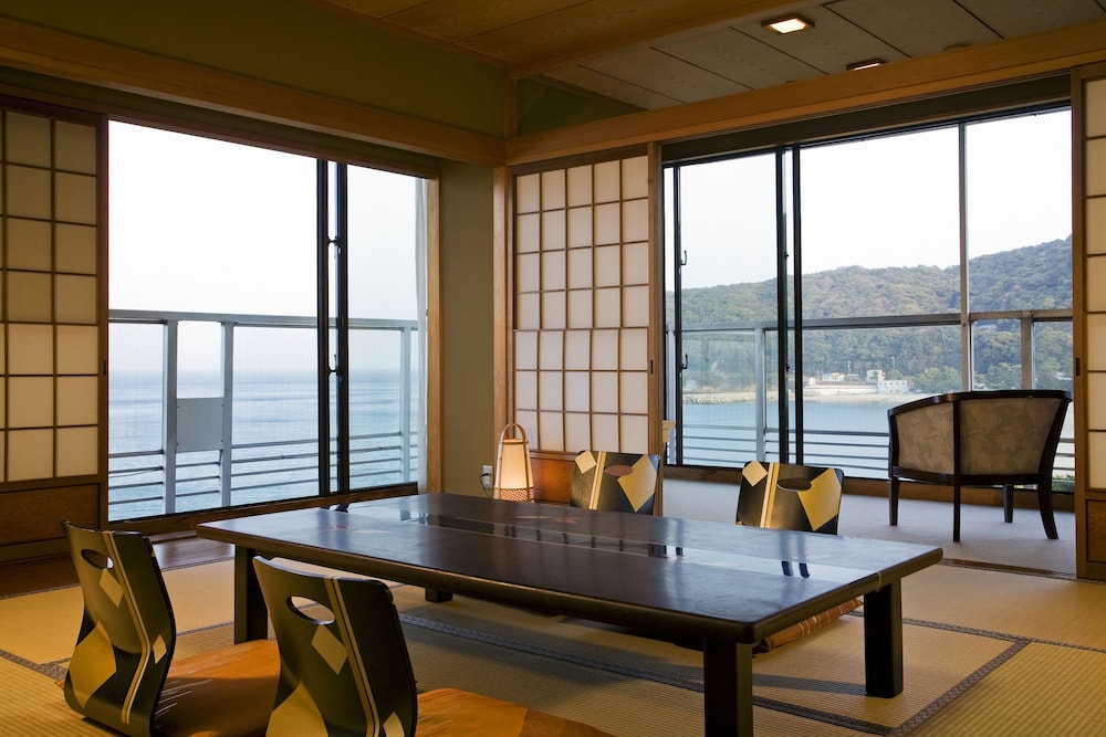 和室 喫煙 海鮮会席ディナー/朝食付き レストラン 部屋からの景観0 | 海月館