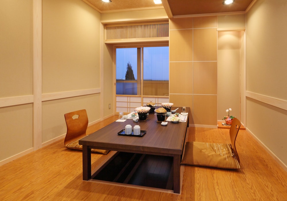 和室 喫煙 牛肉会席ディナー/朝食付き 料亭 客室1 | 海月館